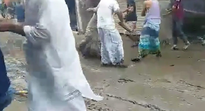 এবার নারায়ণগঞ্জে প্রকাশ্যে কুপিয়ে হত্যাচেষ্টা