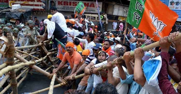 প্রিয়া সাহার পক্ষে ভারতে বিক্ষোভ!