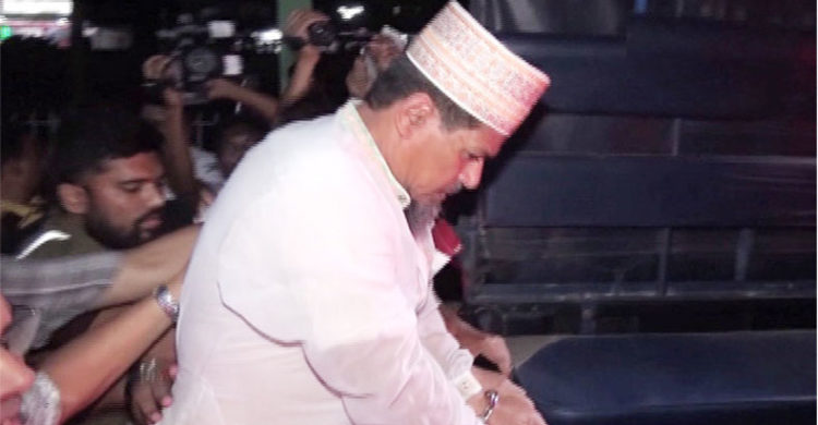 ‘তোর কারণে আমাদের ফাঁসি হয়েছে’ বলেই অধ্যক্ষকে মারধর!