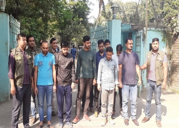প্রশ্ন ফাঁস করার সাথে অন্যের হয়ে পরীক্ষাও দিতেন তারা!