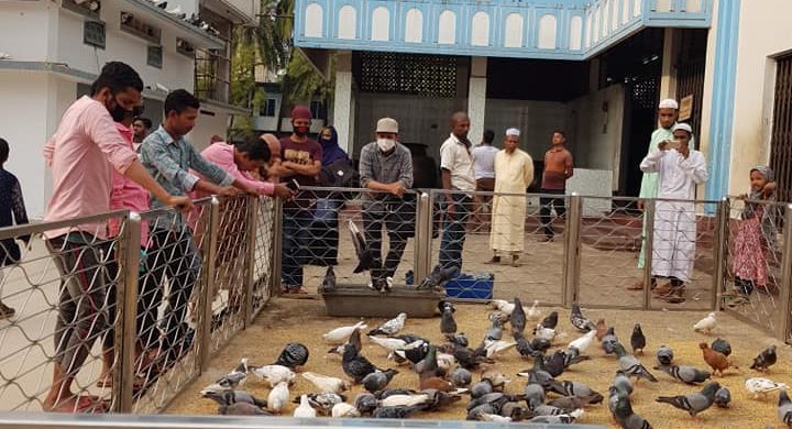 দরগাহ মসজিদে সতর্কতা, মাজারে দর্শনার্থীর ভীড়!