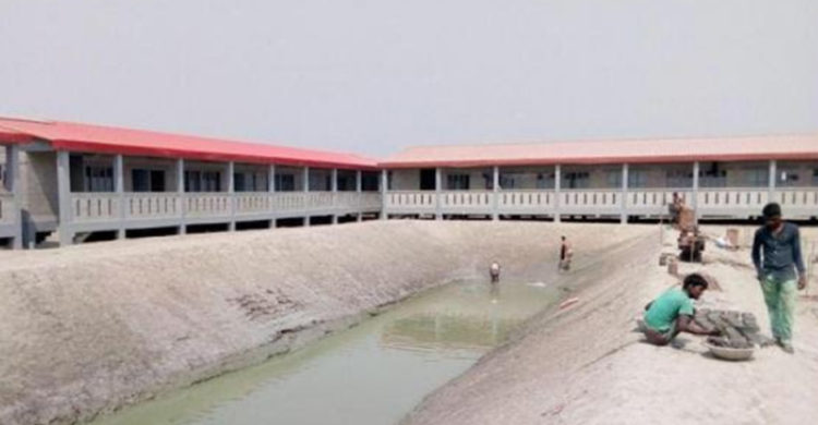 সেই ভাসমান রোহিঙ্গাদের ঠাঁই হলো নতুন টিকানায়!