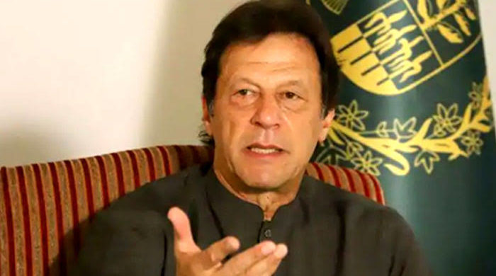 ইমরান খান‌কে ব‌্যর্থ আখ‌্যা‌ দিয়ে দূরত্ব পাক সেনাবা‌হিনীরও