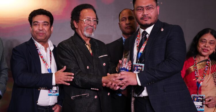 দুবাইয়ে ‘ইন্টারন্যাশনাল বিজনেস এক্সিলেন্স অ্যাওয়ার্ডে ভূষিত হলেন একাউন্টটেন্ট আবুল হায়াত নুরুজ্জামান
